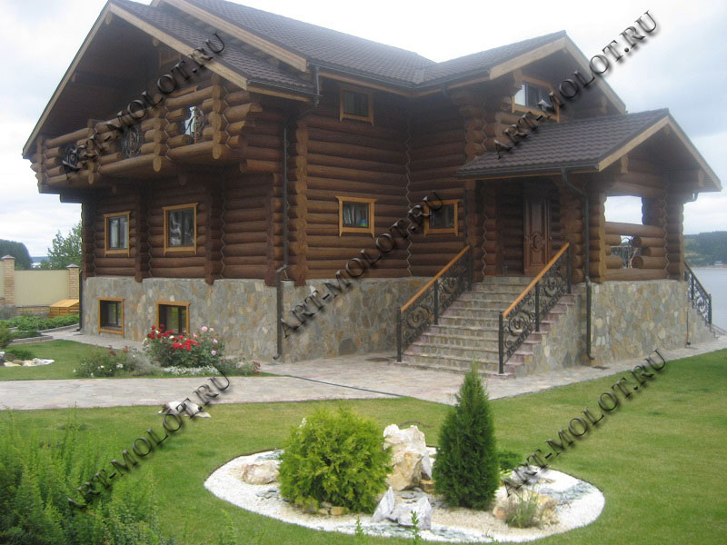Лестница с коваными розами